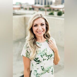 Meet your Posher, Desi